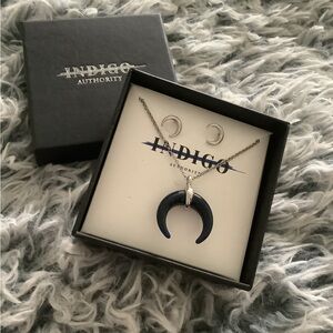 Silver and Black Crescent Necklace Set